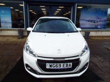 SPOTICAR Peugeot 208 1.2 Puretech Tech Edition Euro 6 (s/s) 5dr Used Car - Hatchback Petrol White - Campeltown - 1200564856_2