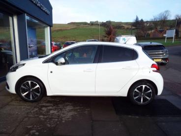 SPOTICAR Peugeot 208 1.2 Puretech Tech Edition Euro 6 (s/s) 5dr Used Car - Hatchback Petrol White - Campeltown - 1200564856_4