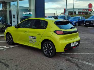 SPOTICAR Peugeot 208 1.2 Puretech Style Euro 6 (s/s) 5dr Used Car - Hatchback Petrol Yellow - Moray - 1200565547_5