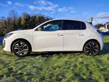 SPOTICAR Peugeot 208 1.2 Puretech Allure Euro 6 (s/s) 5dr Used Car - Hatchback Petrol White - Invergordon - 1200568836_5