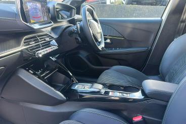 SPOTICAR Peugeot 208 1.2 Hybrid Gt E-dsc6 Euro 6 (s/s) 5dr Used Car - Hatchback Hybrid White - Sidcup - 1200571129_3