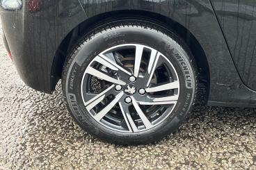 SPOTICAR Peugeot 208 1.2 Puretech Allure Premium Euro 6 (s/s) 5dr Used Car - Hatchback Petrol Black - Southend-on-sea - 1200572344_5