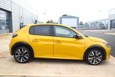 SPOTICAR Peugeot 208 1.2 Puretech Gt Euro 6 (s/s) 5dr Used Car - Hatchback Petrol Yellow - Bromsgrove - 1200578005_5