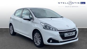 SPOTICAR Peugeot 208 1.2 Puretech Signature Euro 6 (s/s) 5dr Used Car - Hatchback Petrol Yellow - Croydon - 1200578494_1