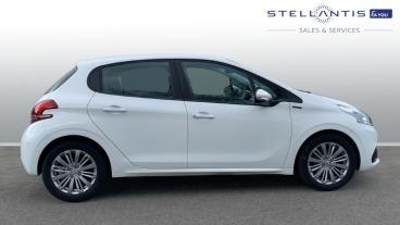 SPOTICAR Peugeot 208 1.2 Puretech Signature Euro 6 (s/s) 5dr Used Car - Hatchback Petrol Yellow - Croydon - 1200578494_2