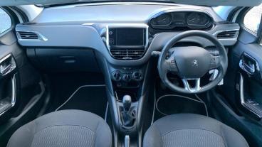 SPOTICAR Peugeot 208 1.2 Puretech Signature Euro 6 (s/s) 5dr Used Car - Hatchback Petrol Yellow - Croydon - 1200578494_4