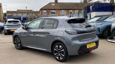 SPOTICAR Peugeot 208 1.2 Puretech Allure Euro 6 (s/s) 5dr Used Car - Hatchback Petrol  - Romford - 1200578719_5