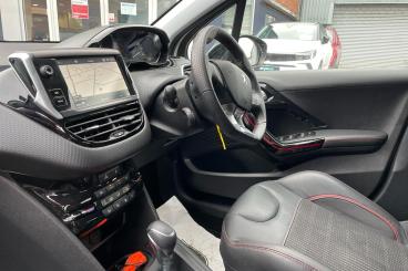 SPOTICAR Peugeot 208 1.2 Puretech Gpf Gt Line Eat Euro 6 (s/s) 5dr Used Car - Hatchback Petrol White - Newark On Trent - 1200579584_2