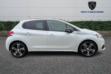 SPOTICAR Peugeot 208 1.2 Puretech Gpf Gt Line Eat Euro 6 (s/s) 5dr Used Car - Hatchback Petrol White - Newark On Trent - 1200579584_4