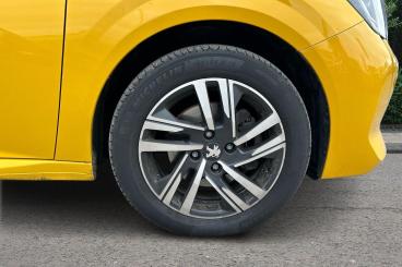SPOTICAR Peugeot 208 1.2 Puretech Allure Premium + Euro 6 (s/s) 5dr Used Car - Hatchback Petrol Yellow - Newbury - 1200581724_5
