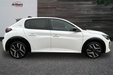 SPOTICAR Peugeot 208 1.2 Puretech Gt Euro 6 (s/s) 5dr Used Car - Hatchback Petrol White - Oswestry - 1200583480_2