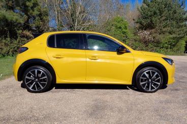 SPOTICAR Peugeot 208 1.2 Puretech Gt Premium Eat Euro 6 (s/s) 5dr Used Car - Hatchback Petrol Yellow - Eastbourne - 1200590286_2