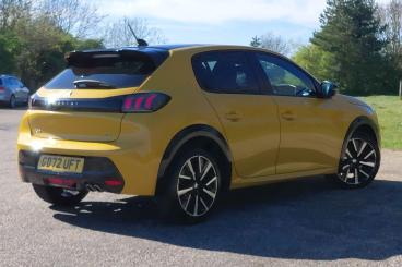 SPOTICAR Peugeot 208 1.2 Puretech Gt Premium Eat Euro 6 (s/s) 5dr Used Car - Hatchback Petrol Yellow - Eastbourne - 1200590286_3