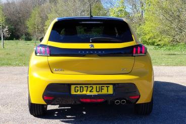 SPOTICAR Peugeot 208 1.2 Puretech Gt Premium Eat Euro 6 (s/s) 5dr Used Car - Hatchback Petrol Yellow - Eastbourne - 1200590286_4