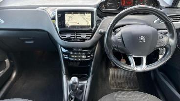 SPOTICAR Peugeot 208 1.2 Puretech Tech Edition Euro 6 (s/s) 5dr Used Car - Hatchback Petrol White - Bristol - 1200591590_4