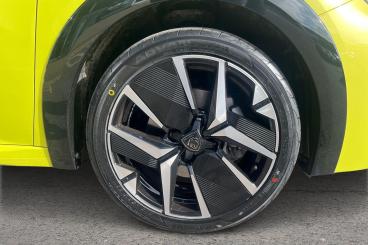 SPOTICAR Peugeot 208 1.2 Puretech Gt Euro 6 (s/s) 5dr Used Car - Hatchback Petrol Yellow - Chichester - 1200593412_5