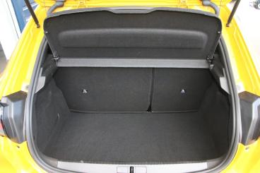 SPOTICAR Peugeot 208 1.2 Puretech Active Premium + Euro 6 (s/s) 5dr Used Car - Hatchback Petrol Yellow - Lichfield - 1200594056_5