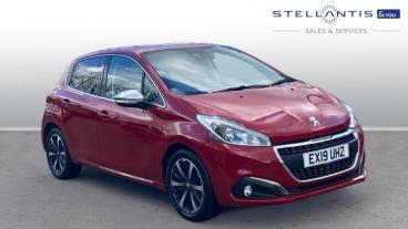 SPOTICAR Peugeot 208 1.2 Puretech Tech Edition Euro 6 (s/s) 5dr Used Car - Hatchback Petrol Red - Romford - 1200594290_1