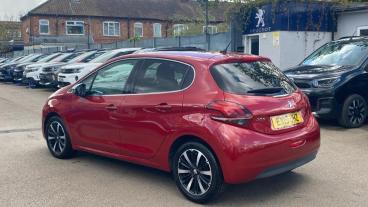 SPOTICAR Peugeot 208 1.2 Puretech Tech Edition Euro 6 (s/s) 5dr Used Car - Hatchback Petrol Red - Romford - 1200594290_5