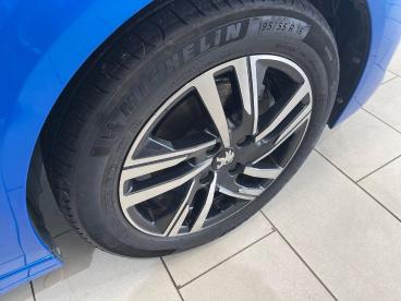 SPOTICAR Peugeot 208 1.2 Puretech Allure Premium + Euro 6 (s/s) 5dr Used Car - Hatchback Petrol Blue - Bridgend - 1200599704_4