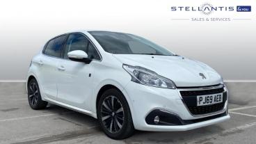 SPOTICAR Peugeot 208 1.2 Puretech Tech Edition Euro 6 (s/s) 5dr Used Car - Hatchback Petrol White - Preston - 1200600462_1