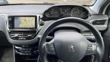 SPOTICAR Peugeot 208 1.2 Puretech Tech Edition Euro 6 (s/s) 5dr Used Car - Hatchback Petrol White - Preston - 1200600462_4
