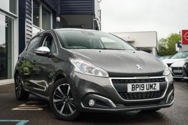 SPOTICAR Peugeot 208 1.2 Puretech Tech Edition Euro 6 (s/s) 5dr Used Car - Hatchback Petrol Grey - Leamington - 1200601842_1