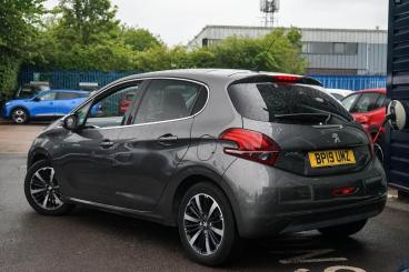 SPOTICAR Peugeot 208 1.2 Puretech Tech Edition Euro 6 (s/s) 5dr Used Car - Hatchback Petrol Grey - Leamington - 1200601842_2