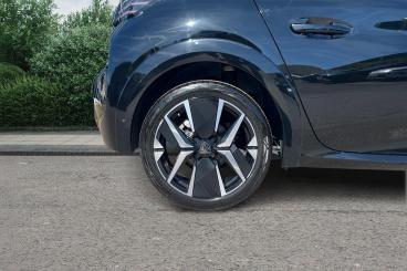 SPOTICAR Peugeot 208 1.2 Puretech Gt Euro 6 (s/s) 5dr Used Car - Hatchback Petrol Black - Chichester - 1200603105_5
