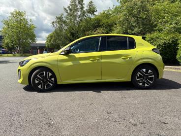 SPOTICAR Peugeot 208 1.2 Puretech Allure Euro 6 (s/s) 5dr Used Car - Hatchback Petrol Yellow - Crewe - 1200603605_4