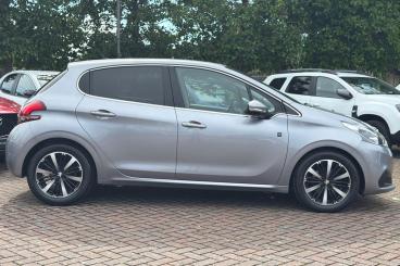 SPOTICAR Peugeot 208 1.2 Puretech Tech Edition Euro 6 (s/s) 5dr Used Car - Hatchback Petrol Grey - Worthing - 1200607666_2