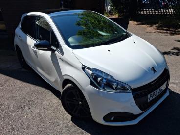 SPOTICAR Peugeot 208 1.2 Puretech Gpf Gt Line Euro 6 (s/s) 5dr Used Car - Hatchback Petrol White - Accrington - 1200612669_1