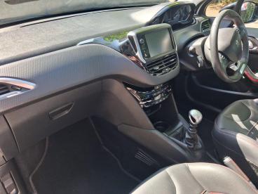 SPOTICAR Peugeot 208 1.2 Puretech Gpf Gt Line Euro 6 (s/s) 5dr Used Car - Hatchback Petrol White - Accrington - 1200612669_3