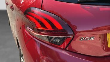 SPOTICAR Peugeot 208 1.2 Puretech Tech Edition Eat Euro 6 (s/s) 5dr Used Car - Hatchback Petrol Red - Stockport - 1200618149_5