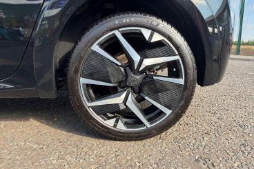 SPOTICAR Peugeot 208 1.2 Puretech Gt Euro 6 (s/s) 5dr Used Car - Hatchback Petrol Black - Southend-on-sea - 1200618426_5