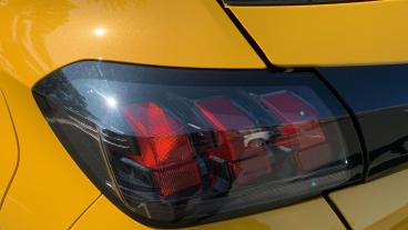 SPOTICAR Peugeot 208 1.2 Puretech Active Premium + Euro 6 (s/s) 5dr Used Car - Hatchback Petrol Yellow - Walton On Thames - 1200619050_5