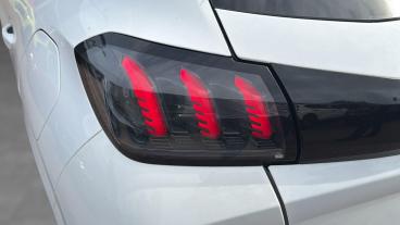 SPOTICAR Peugeot 208 1.2 Puretech Allure Euro 6 (s/s) 5dr Used Car - Hatchback Petrol White - Sale - 1200621909_5