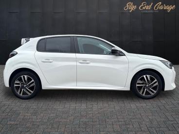 SPOTICAR Peugeot 208 1.2 Puretech Active Premium + Euro 6 (s/s) 5dr Used Car - Hatchback Petrol White - Luton - 1200628876_2