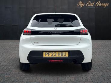 SPOTICAR Peugeot 208 1.2 Puretech Active Premium + Euro 6 (s/s) 5dr Used Car - Hatchback Petrol White - Luton - 1200628876_4