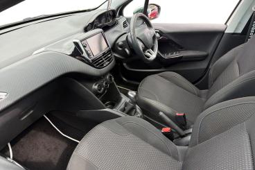 SPOTICAR Peugeot 208 1.2 Puretech Allure Premium Euro 6 (s/s) 5dr Used Car - Hatchback Petrol White - Portsmouth - 1200629386_2