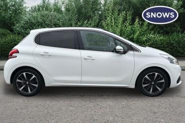 SPOTICAR Peugeot 208 1.2 Puretech Allure Premium Euro 6 (s/s) 5dr Used Car - Hatchback Petrol White - Portsmouth - 1200629386_4