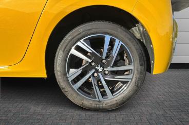 SPOTICAR Peugeot 208 1.2 Puretech Allure Premium + Euro 6 (s/s) 5dr Used Car - Hatchback Petrol Yellow - Peterborough - 1200640724_5