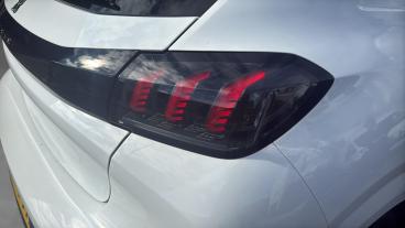 SPOTICAR Peugeot 208 1.2 Puretech Allure Premium + Euro 6 (s/s) 5dr Used Car - Hatchback Petrol White - Salford - 1200641562_5