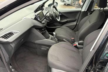 SPOTICAR Peugeot 208 1.2 Puretech Tech Edition Euro 6 (s/s) 5dr Used Car - Hatchback Petrol Black - Dorchester - 1200642298_2