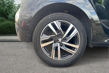 SPOTICAR Peugeot 208 1.2 Puretech Active Premium + Euro 6 (s/s) 5dr Used Car - Hatchback Petrol Black - Portsmouth - 1200642393_5