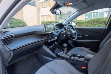SPOTICAR Peugeot 208 1.2 Puretech Allure Euro 6 (s/s) 5dr Used Car - Hatchback Petrol White - Nuneaton - 1200643495_4