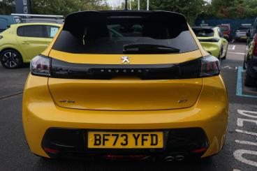 SPOTICAR Peugeot 208 1.2 Puretech Gt Eat Euro 6 (s/s) 5dr Used Car - Hatchback Petrol Yellow - Leamington - 1200643608_5