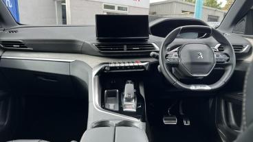 SPOTICAR Peugeot 3008 1.2 Puretech Gt Eat Euro 6 (s/s) 5dr Used Car - Suv Petrol White - Romford - 1200531967_4