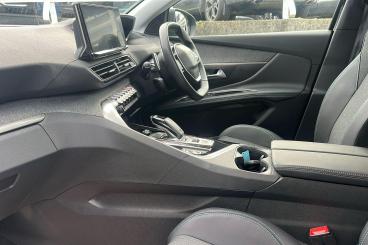 SPOTICAR Peugeot 3008 1.2 Puretech Allure Premium + Eat Euro 6 (s/s) 5dr Used Car - Suv Petrol Black - Sidcup - 1200554486_3