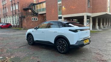 SPOTICAR Peugeot 3008 1.2 Hybrid Gt E-dsc6 Euro 6 (s/s) 5dr Used Car - Suv Hybrid White - Stockport - 1200561909_5